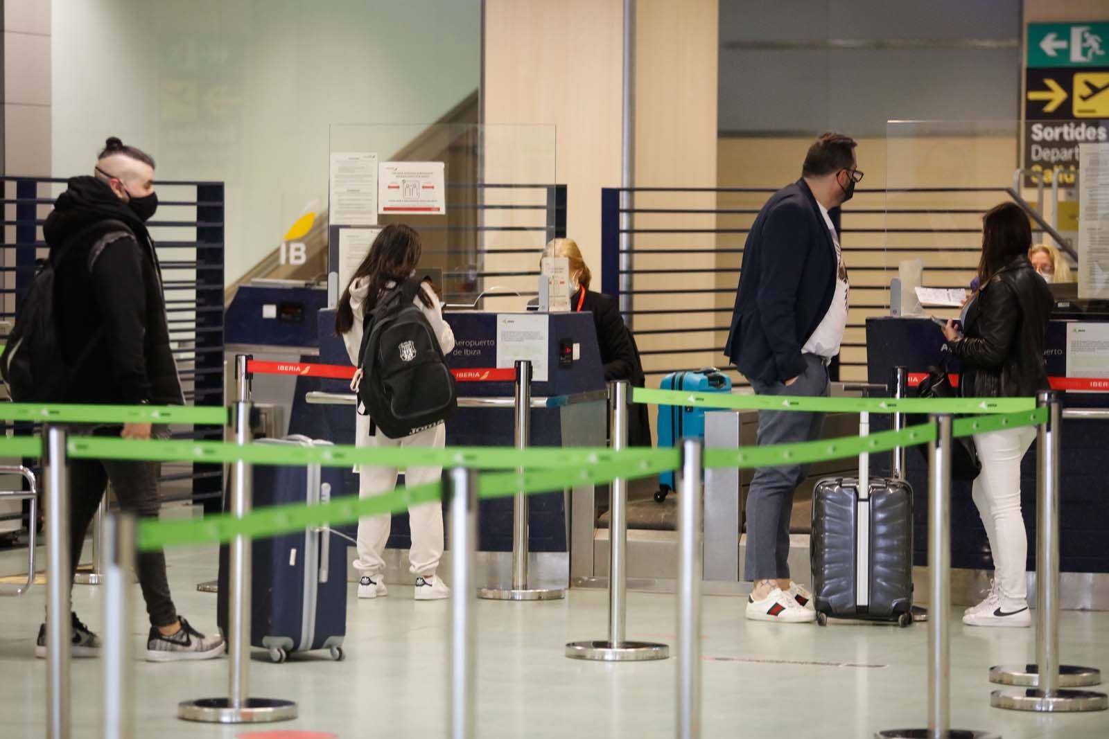 Aeropuerto de Ibiza: «Teníamos mono de viajar»