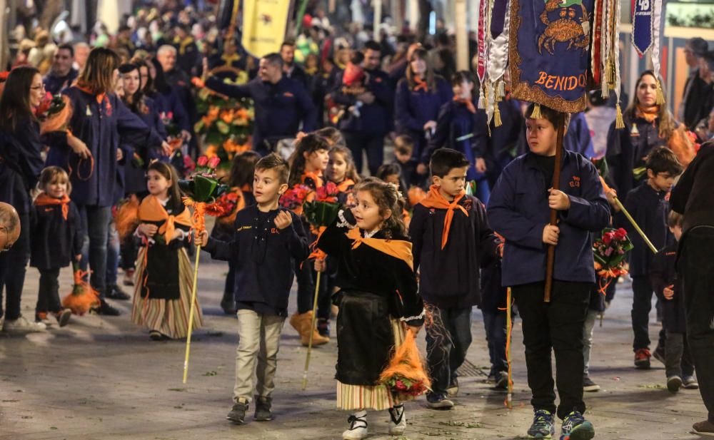 Ofrenda de flores a la Virgen