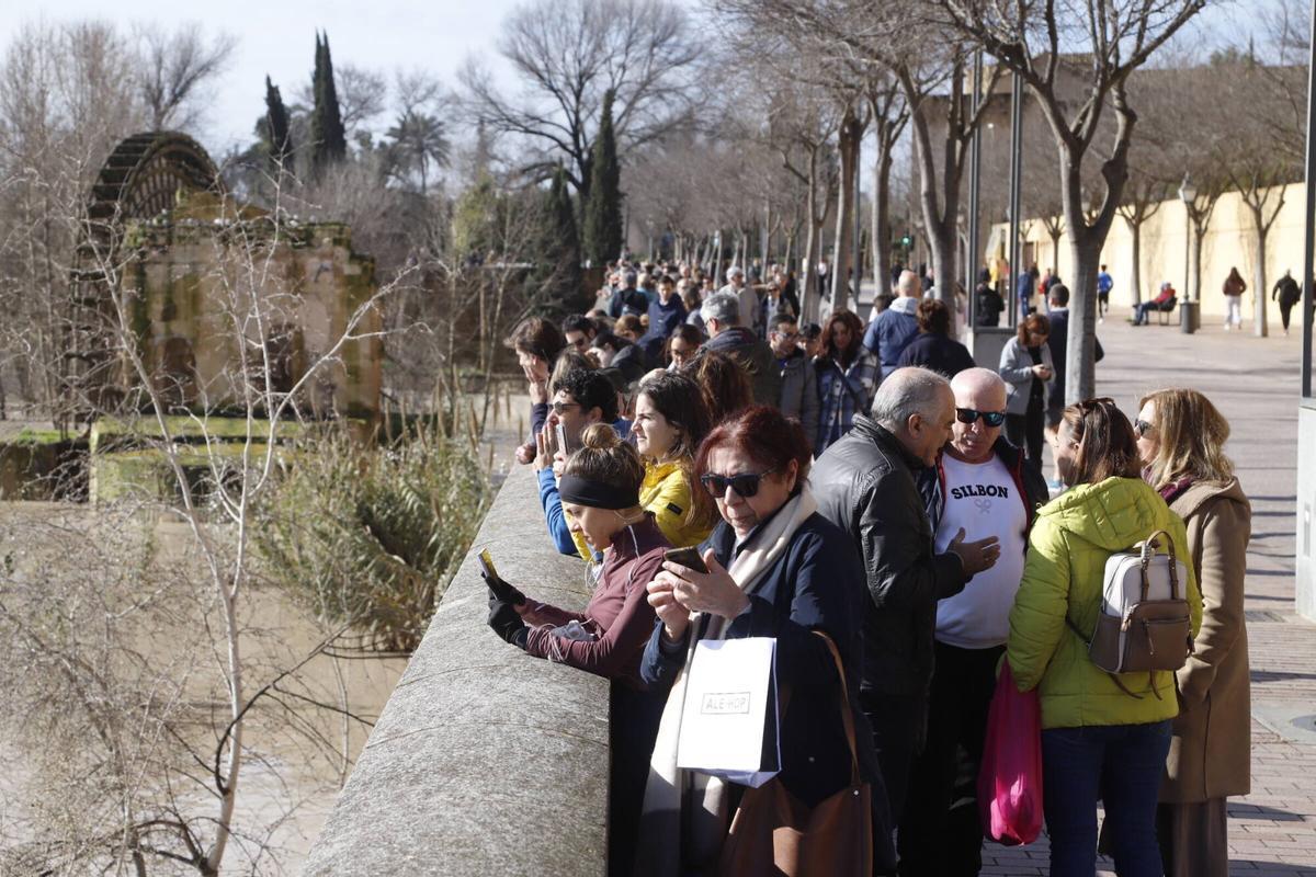 Los cordobeses disfrutan del sol al aire libre tras multitud de días de lluvia intensa