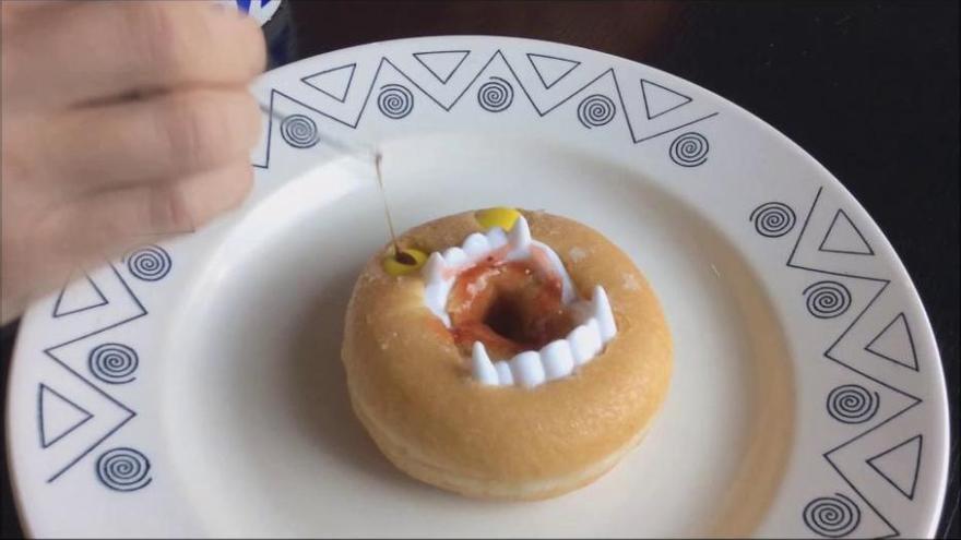 Un donut de Halloween que mossega