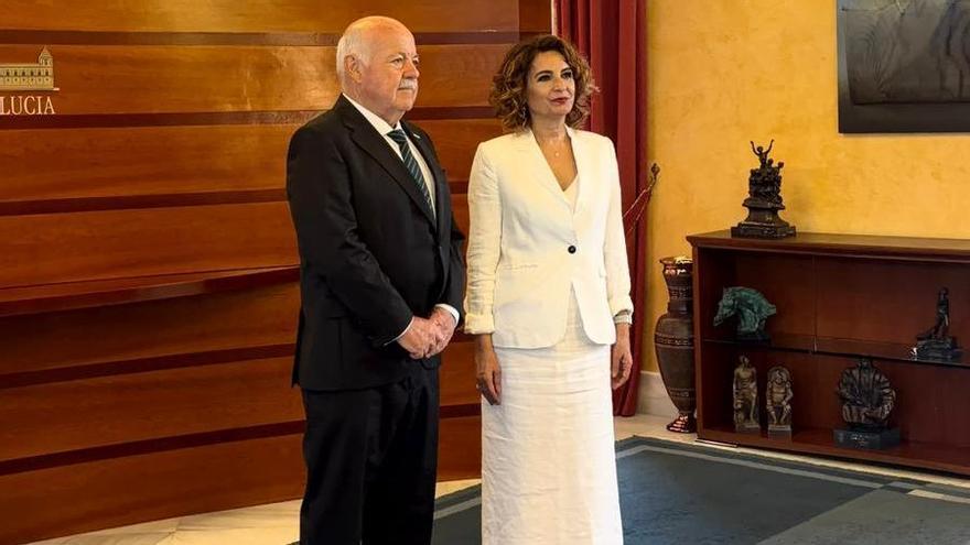 Vídeo | María Jesús Montero llega al Parlamento de Andalucía para iniciar la ronda de contactos con Jesús Aguirre