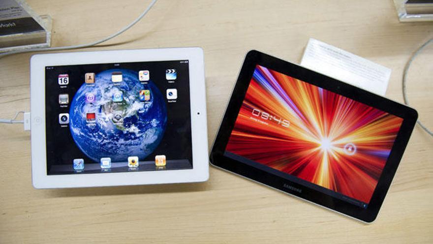 Un Samsung Galaxy Tab y un Ipad2