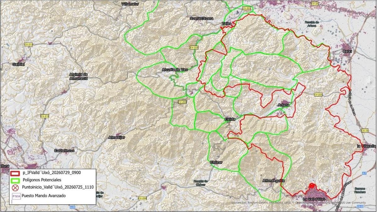 Mapa topográfico de las últimas horas en el que se señalan los polígonos de potencial fuego (en verde) y la zona afectada por el incendio (rojo).