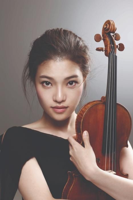 GIOrquestra | Ye-Eun Choi, violí; Marcel Sabaté, director - Bethoven - Diumenge 21 d’octubre. 19 h - Preu: 30-20 euros | La GIO presenta aquest concert monogràfic dedicat a Beethoven amb dues de les obres referents del geni alemany. A la primera part, la solista sud-coreana Ye-Eun Choi, deixeble d’Anne Sophie Mutter i artista de Deutsche Grammophon, oferirà el virtuós Concert per a violí. El programa es completarà amb la cèlebre Simfonia núm. 3 “Heroica”, sota la direcció del titular Marcel Sabaté. Aquesta va ser una obra revolucionària a l’època i va representar la transició del classicisme al romanticisme musical.