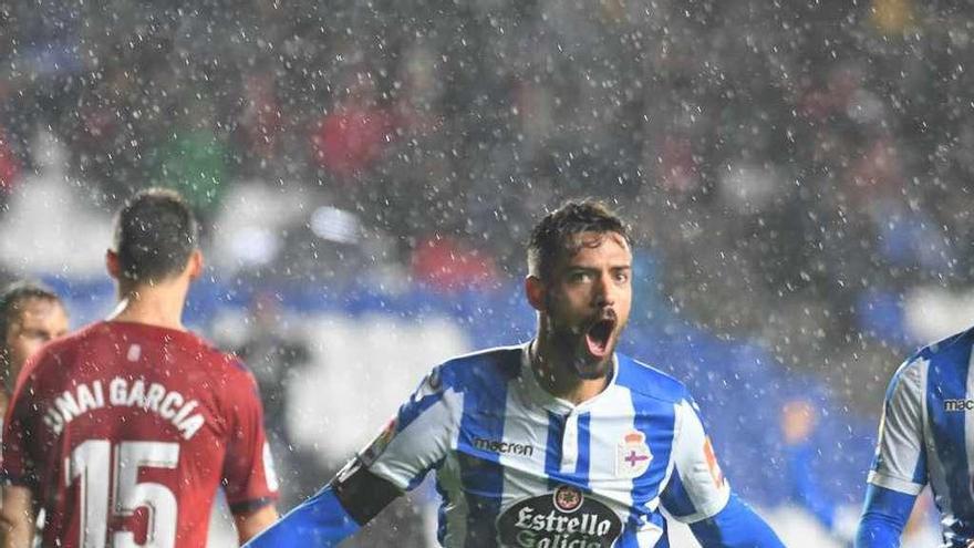 Pablo Marí celebra su gol, el segundo del partido, ante Osasuna en el partido de Riazor.