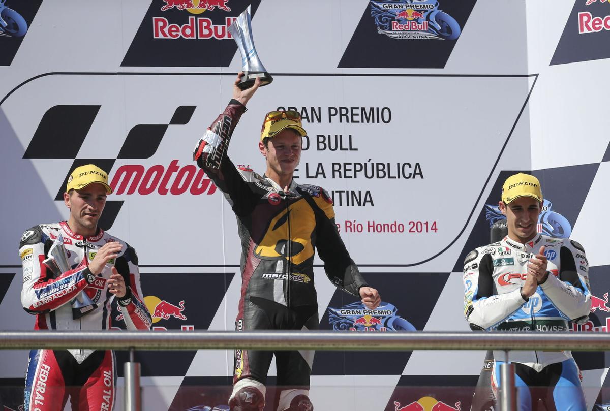 Tito Rabat (primero) y Luis Salom (tercero), en el primer podio de Moto2 en Termas de Río Hondo (2014).