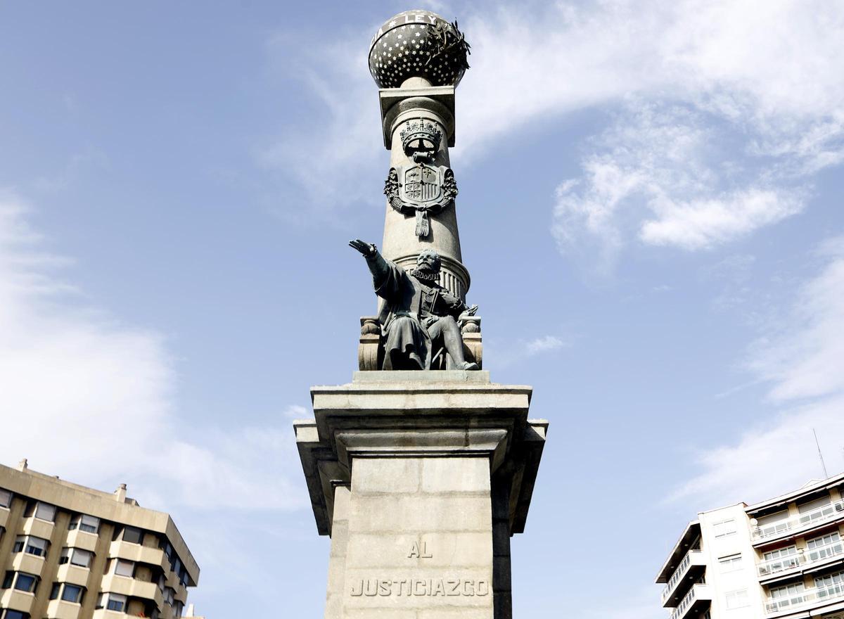 Monumento al Justiciazgo en la plaza Aragón de Zaragoza.
