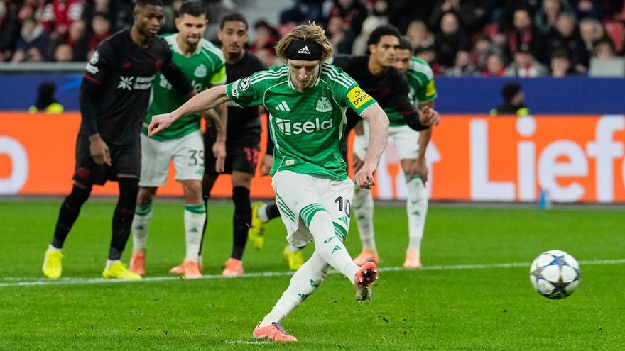 Anthony Gordon empató de penalti