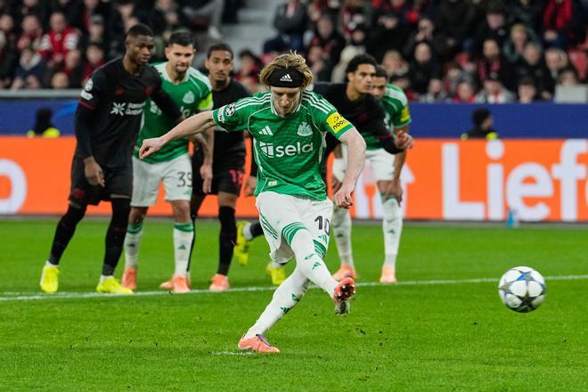 Anthony Gordon es infalible y Lamine Yamal y Raphinha, muy certeros: ¿Quién tirará los penaltis en el Barça de Flick?