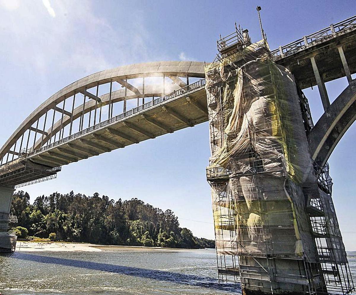 Obras de rehabilitación del puente de O Pedrido en 2013.   | // 13FOTOS
