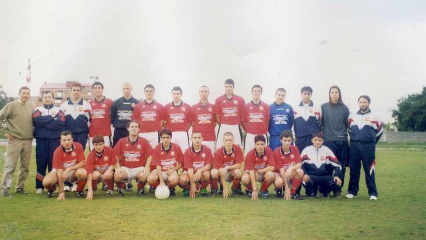 Formación del Club Deportivo Estradense juvenil en la temporada 1998-99.