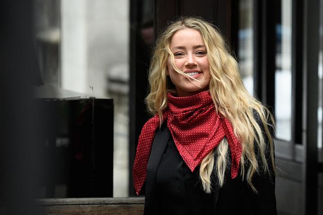 El look de Amber Heard para ir a juicio