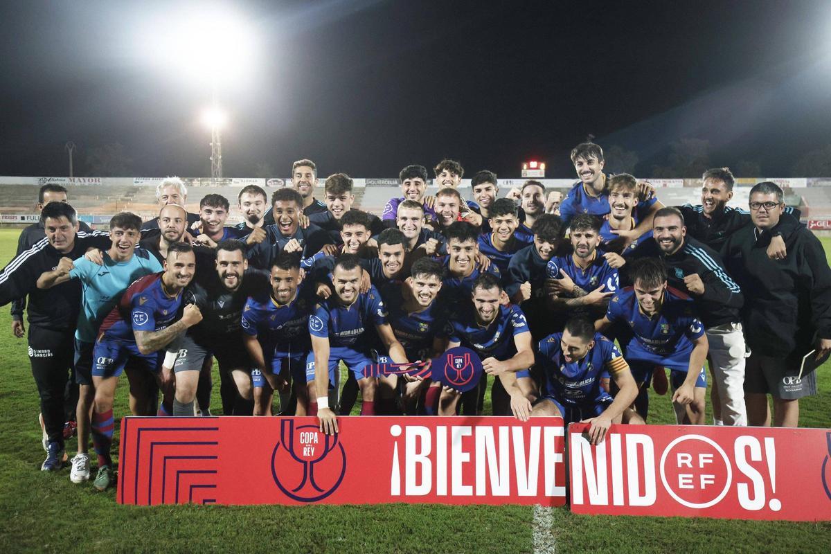 El Poblense celebra su clasificación para la Copa del Rey