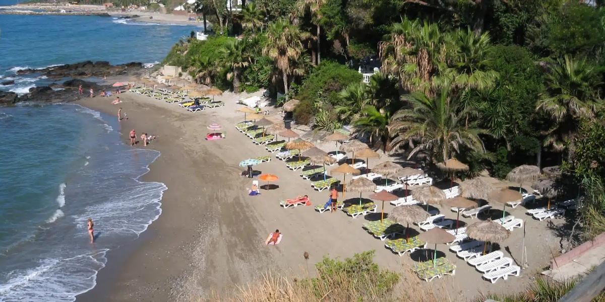 Esta es la playa de Málaga compuesta por pequeñas calas que apenas nadie conoce