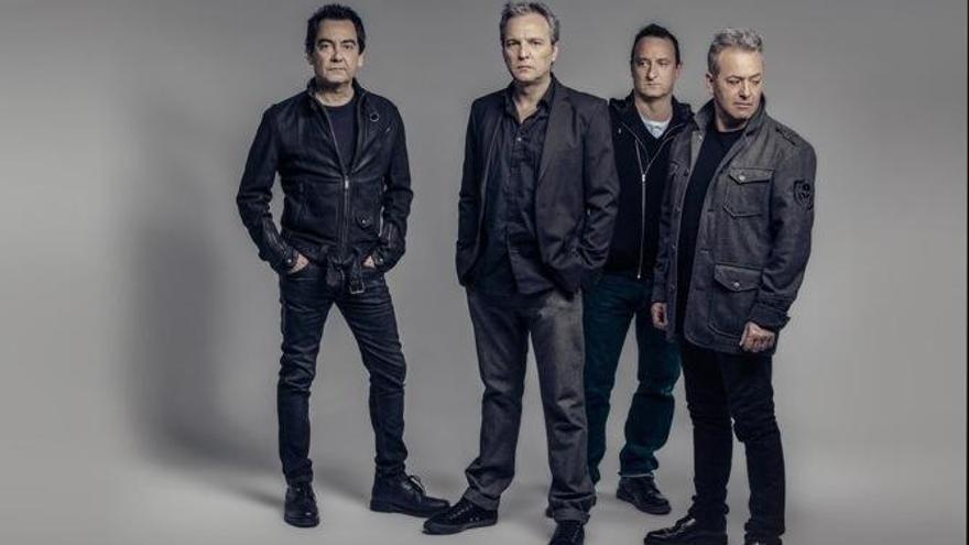 Hombres G, con David Summers en el centro, en una imagen promocional.