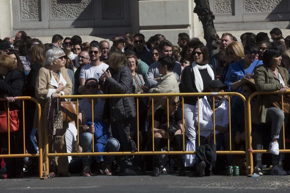 Búscate en la mascletà del 8 de marzo