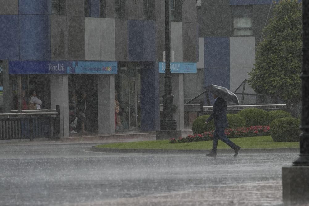 Mal tiempo en Oviedo a finales de junio