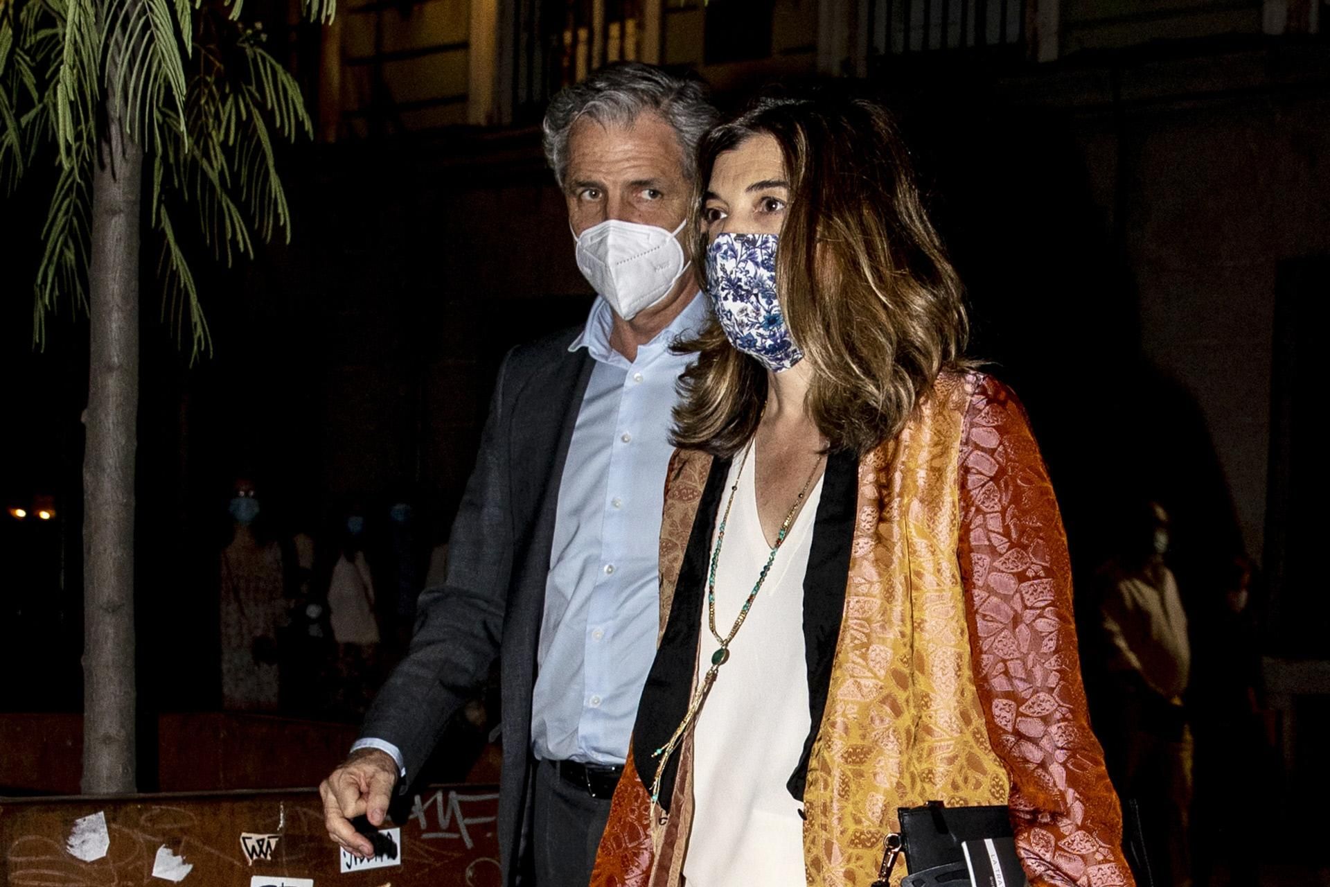 Xandra Falcó y Jaime Carvajal y Hoyos por las calles de Madrid