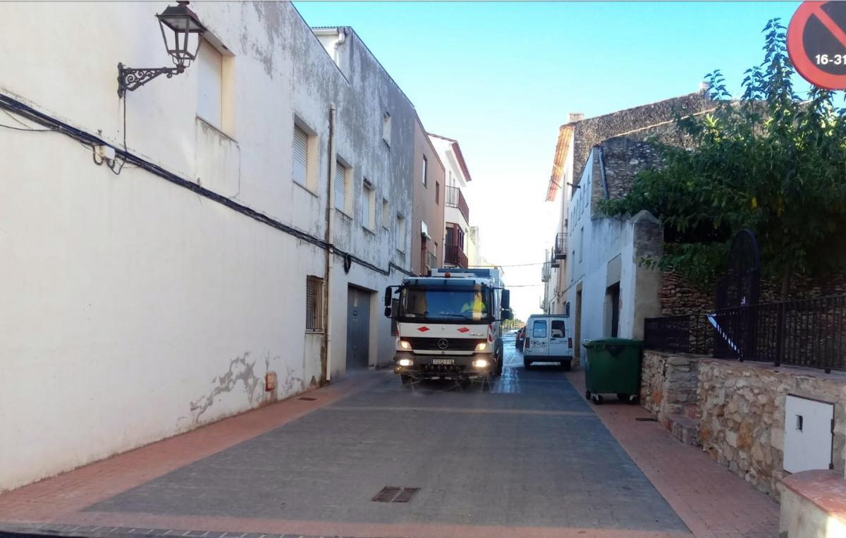 El camión de la basura pasando por Sant Jordi.