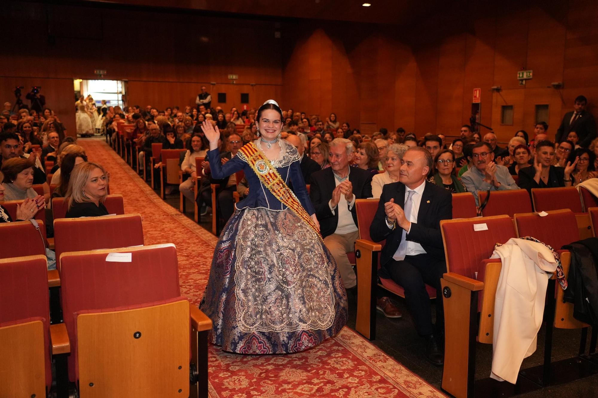 El homenaje a la reina de las fiestas de Vila-real del 2023, Gracia Gumbau, y su corte de honor, en imágenes