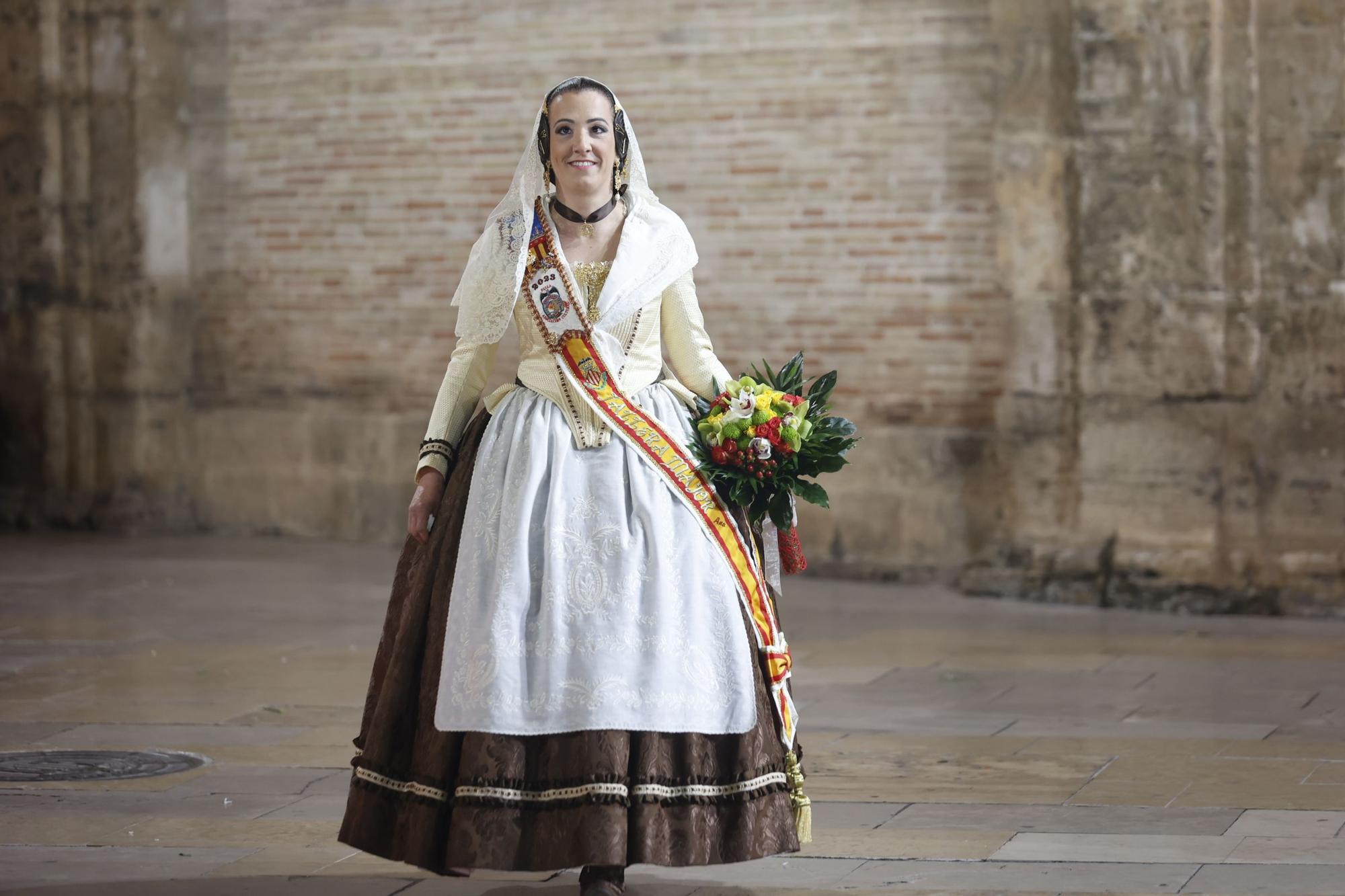 Ofrenda 2023 | Falleras Mayores e Infantiles de comisiones del 17 de Marzo (I)