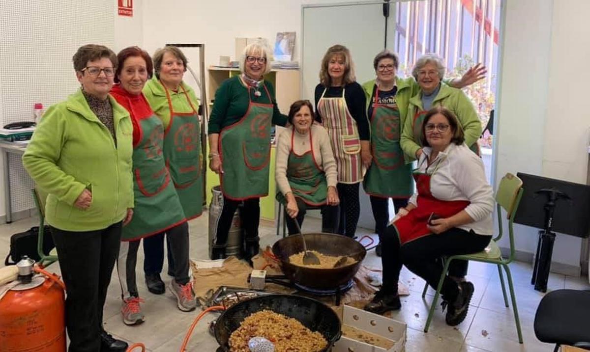 Grupo de mujeres de la asociación Nuestra Señora de la Piedad.