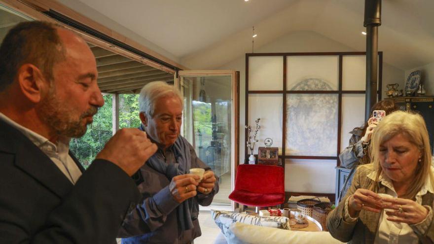 Un momento de la visita de Merelles a Quinteiro da Cruz.