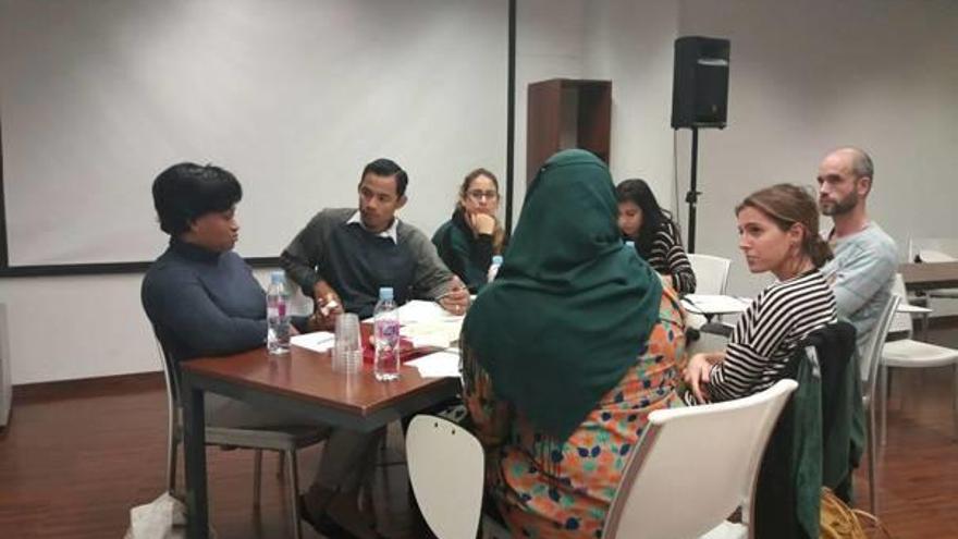 Una de les reunions del projecte de «Mujeres migrantes como sujetos en el País Valencià».