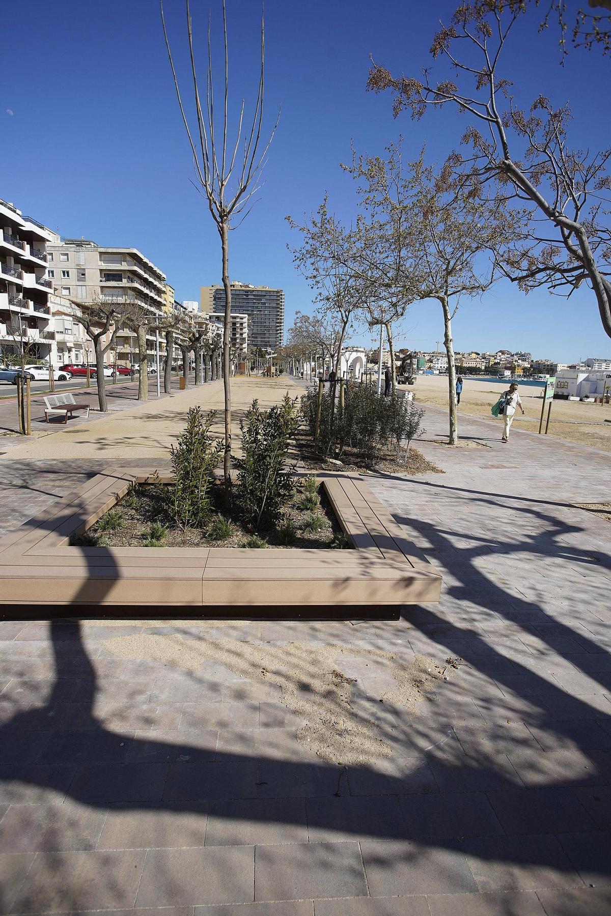 Palamós estrena el nou passeig del Mar: setze mesos d’obres i una inversió de 6,6 milions Palamós estrena el nou passeig del Mar: setze mesos d’obres i una inversió de 6,6 milions
