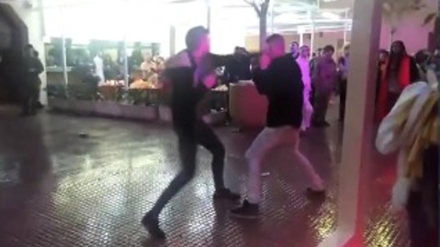 Espeluznante y brutal pelea en el Puerto de Alicante