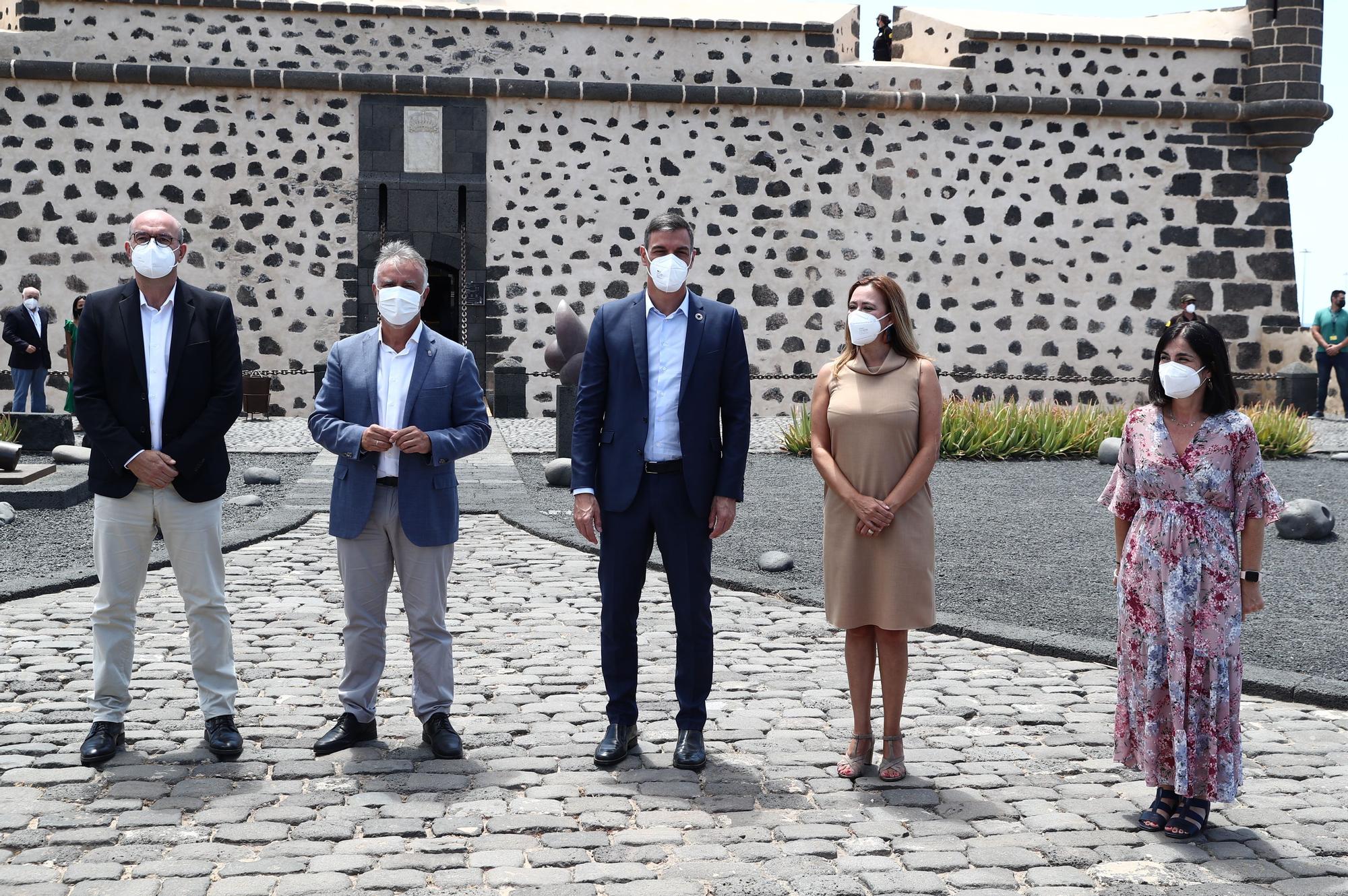 Reunión entre Ángel Víctor Torres y Pedro Sánchez en el Castillo de San José en Arrecife