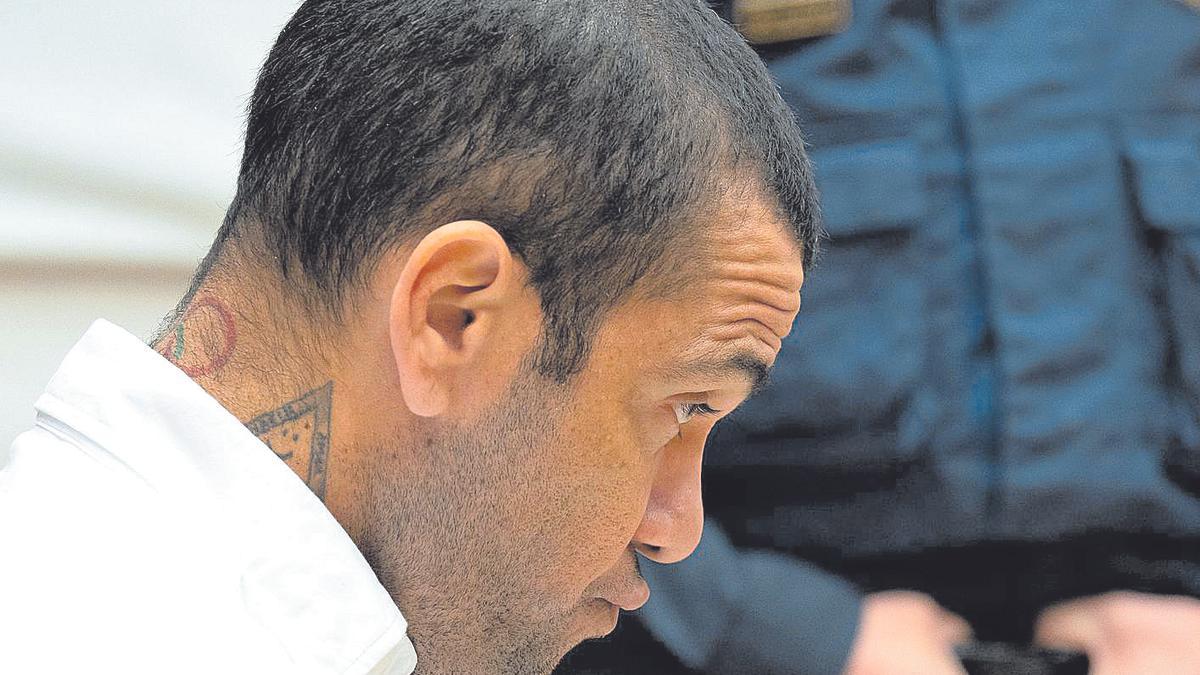 Dani Alves durante el juicio en el que está acusado de agresión sexual.