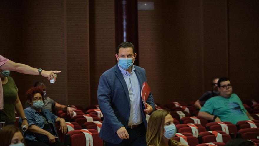 José Julián Mena, en el pleno de ayer.