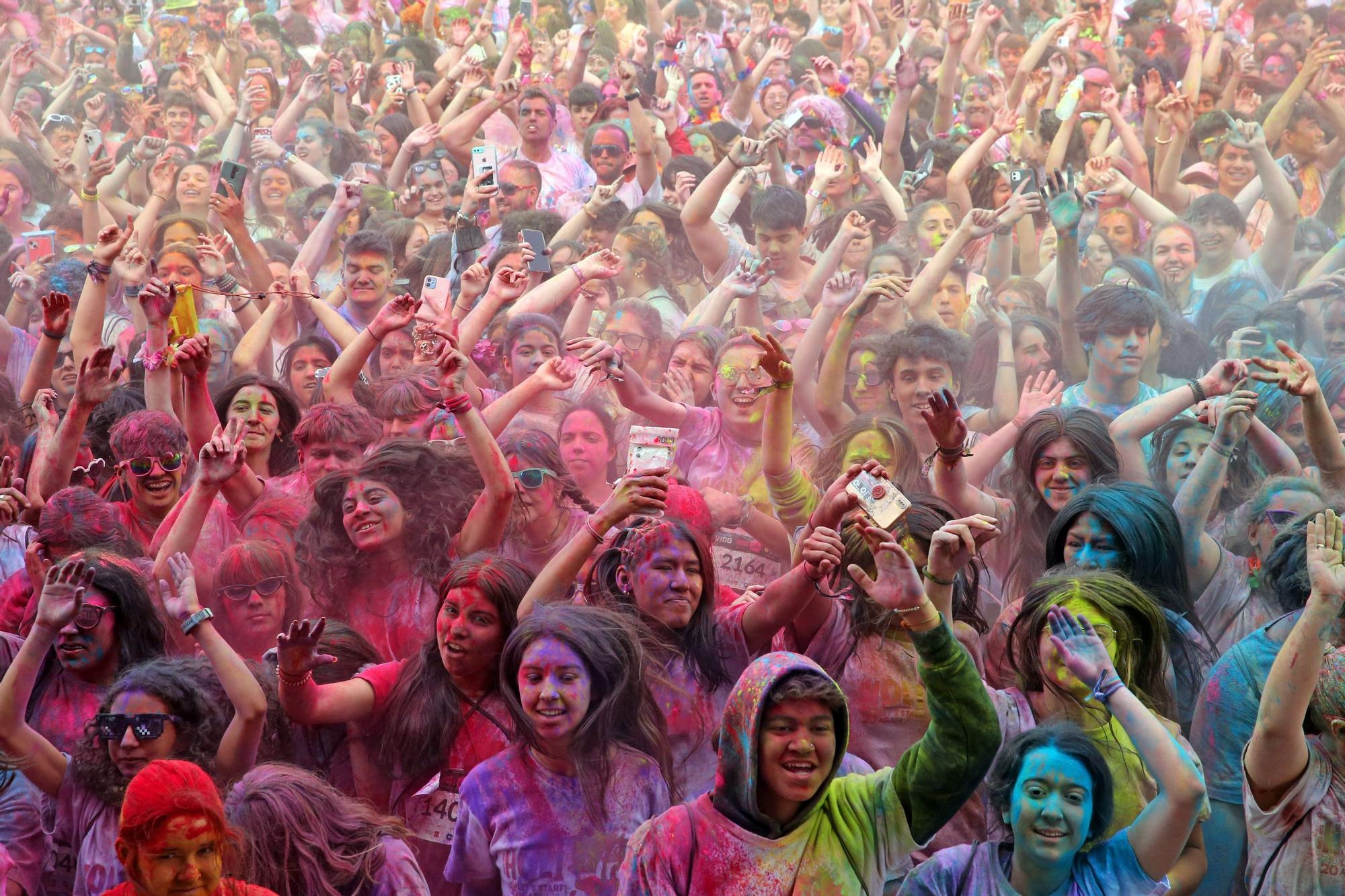 Samil se colorea con los miles de participantes de la Holi Run