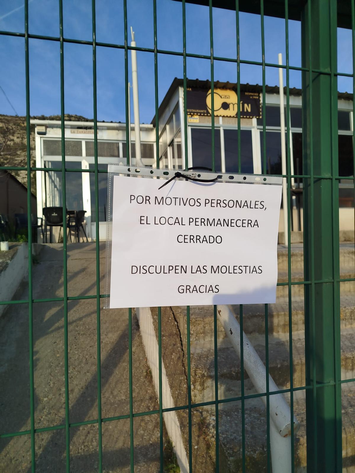 Cartel que ha aparecido en la puerta de Casa Comín