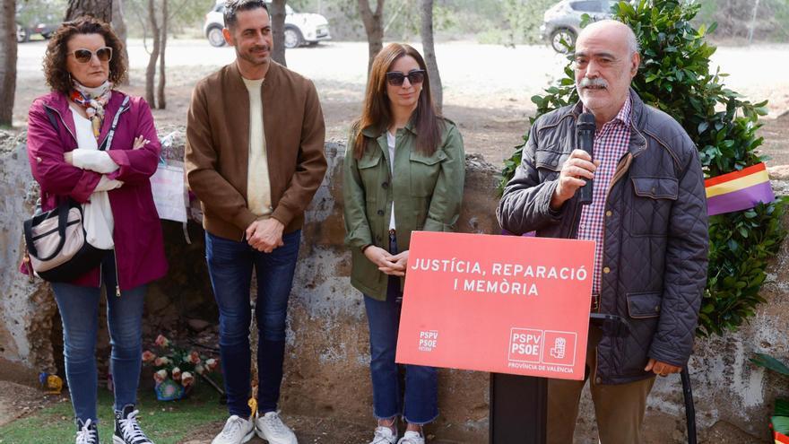 Matías Alonso, presidente del Grupo para la Recuperación de la Memoria Histórica, en el homenaje de Paterna
