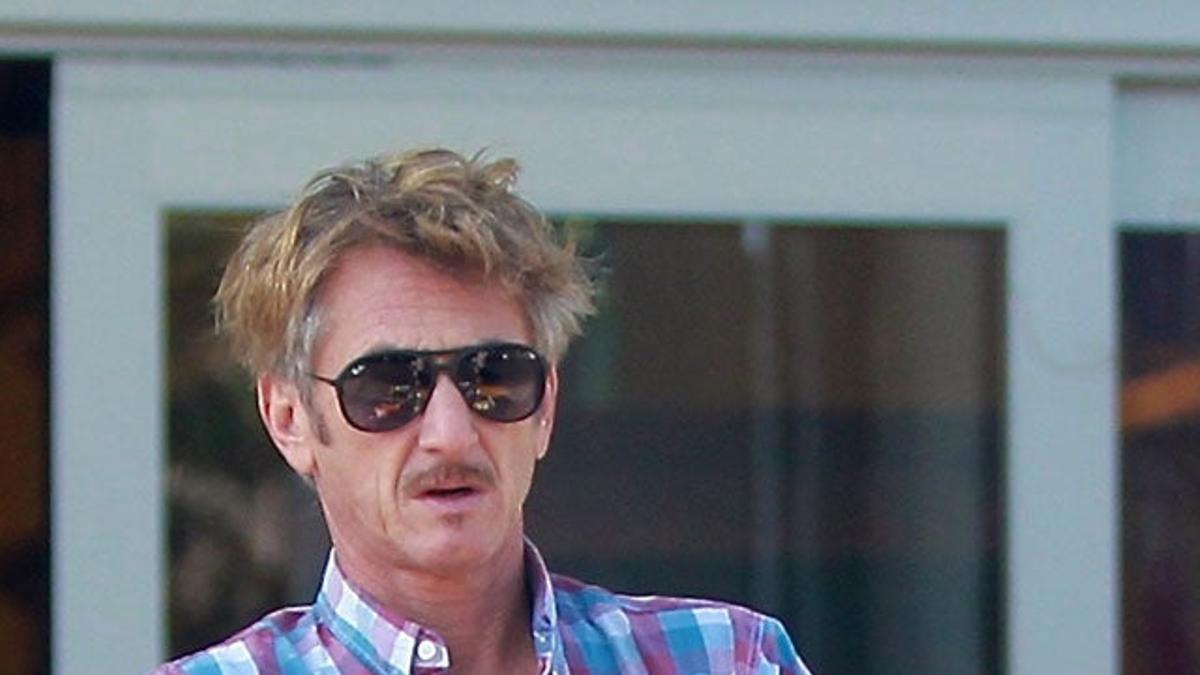 Sean Penn con el carro de la compra