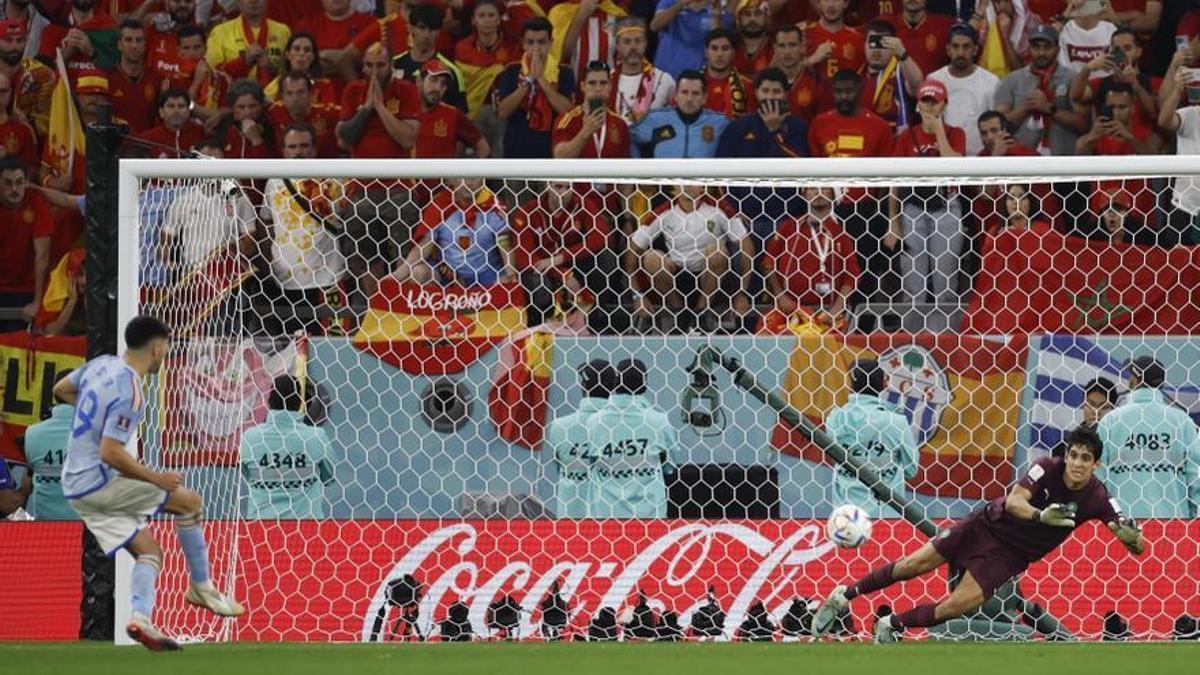 Carlos Soler, en su penalti errado ante Bono.