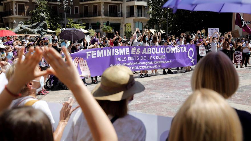 Feministas se manifiestan contra la ley trans: &quot;¡Irene Montero, dimisión!&quot;