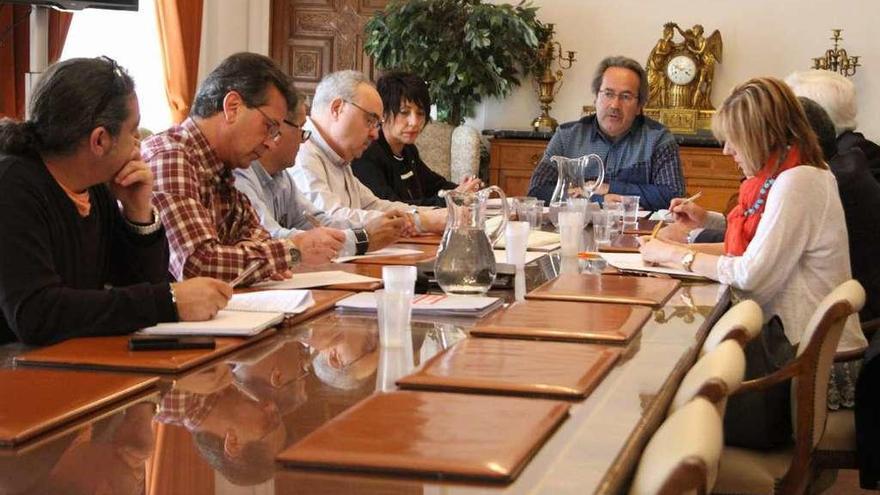 Reunión de la Mesa de Diálogo Social celebrada ayer en sede municipal.