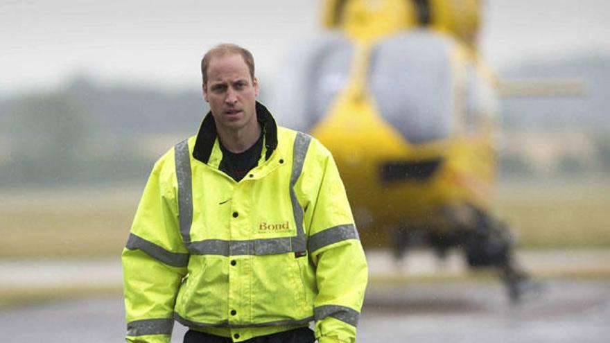 El príncipe Guillermo, piloto de ambulancias aéreas