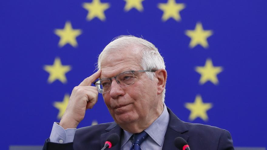 Borrell pide bajar la calefacción para disminuir la dependencia del gas ruso, aunque aclara que no en España