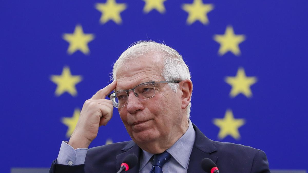 Josep Borrell pide a los europeos que "bajen la calefacción" para "limitar la dependencia del gas ruso"