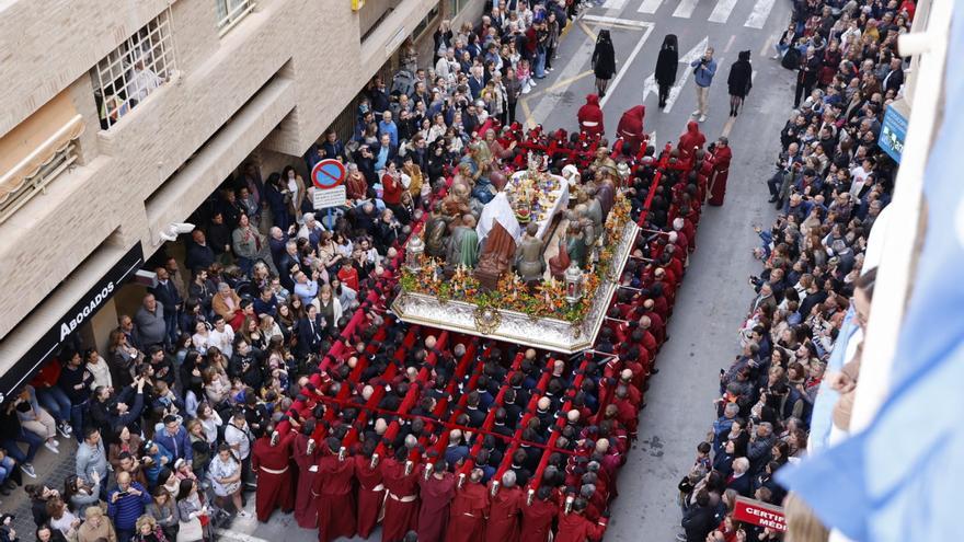 La Santa Cena más grande de España procesiona en Alicante