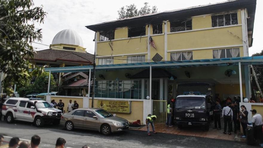 Al menos 24 muertos en el incendio de una escuela musulmana en Malasia