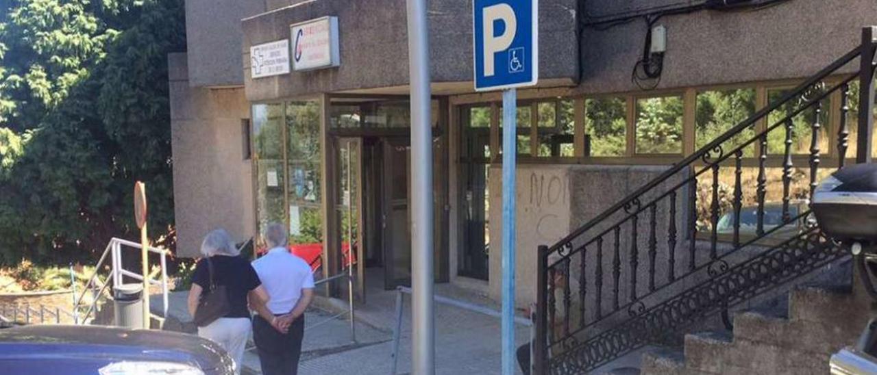 El centro de salud de O Grove, en Monte da Vila. // Muñiz