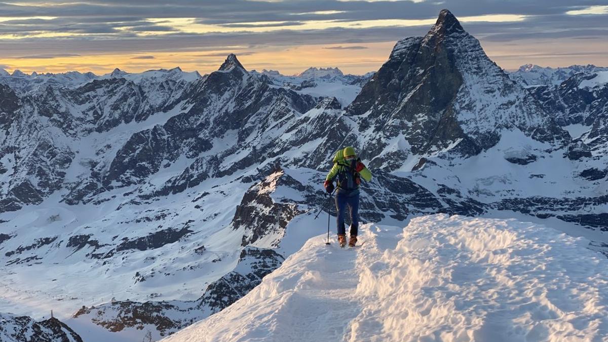 Sergi Mingote llegando a la cumbre del Breithorn (en los Alpes), durante su entrenamiento en enero