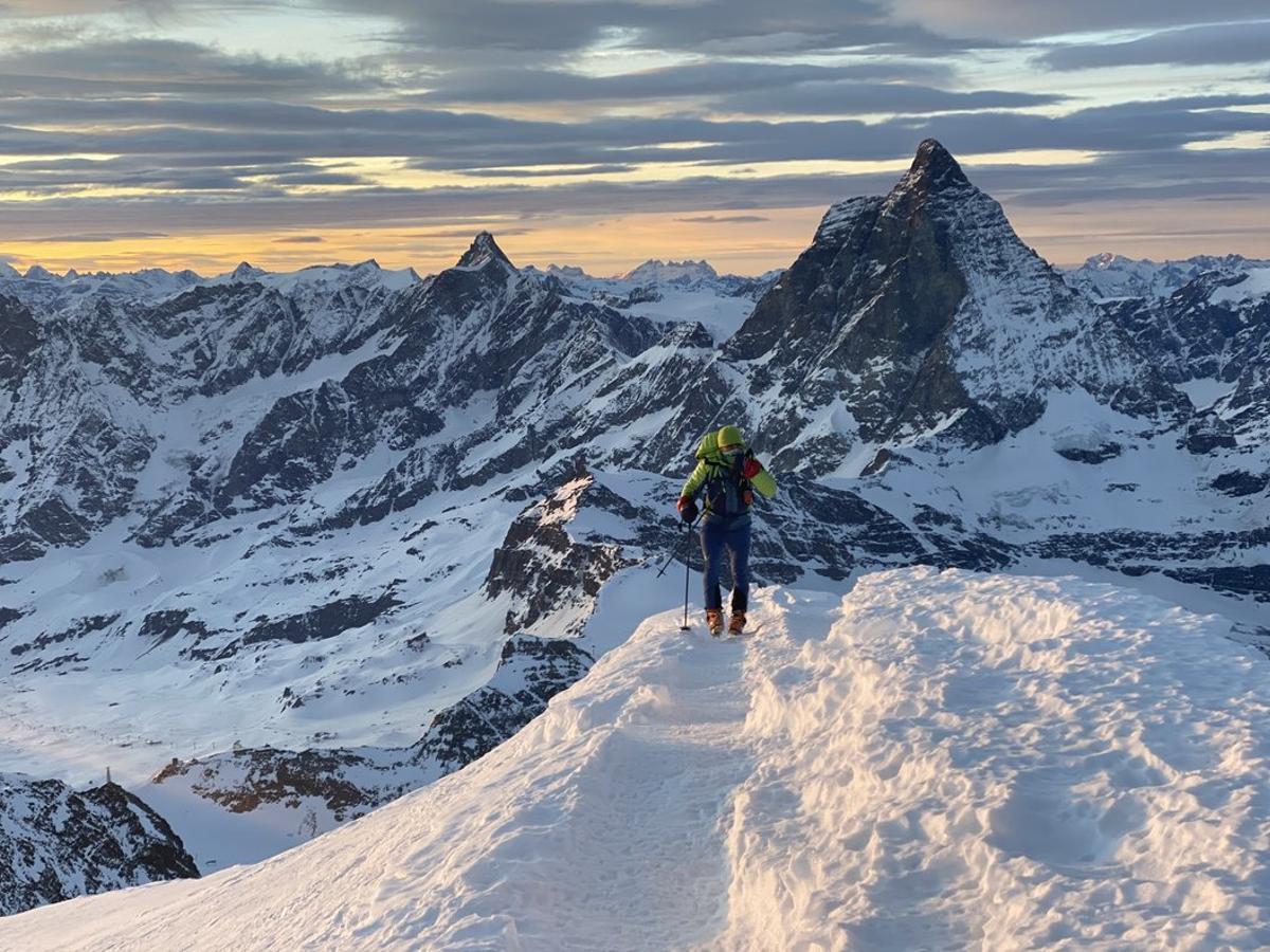 Sergi Mingote llegando a la cumbre del Breithorn (en los Alpes), durante su entrenamiento en enero