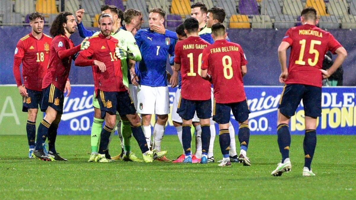Jugadores de la selección sub 21 en un reciente partido ante Italia
