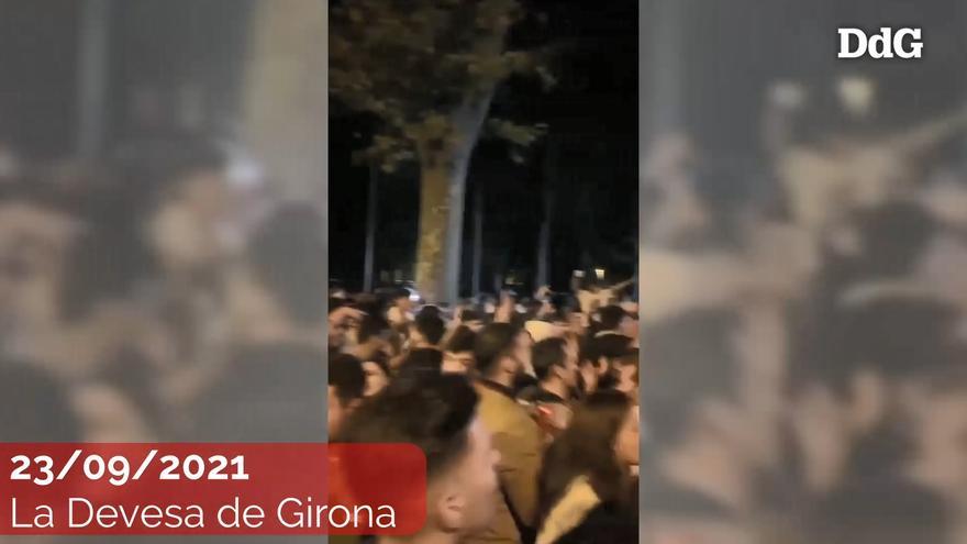 "Macrobotellón" universitari a la Devesa